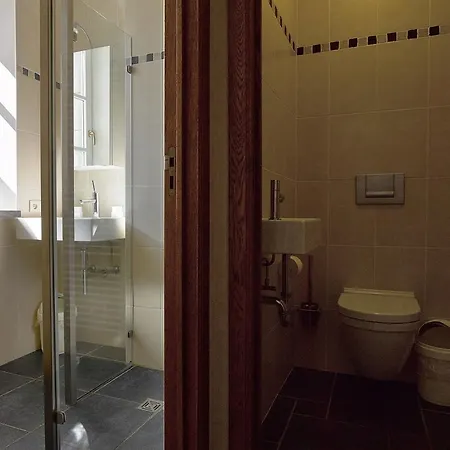 Modern Near Lake In דירה